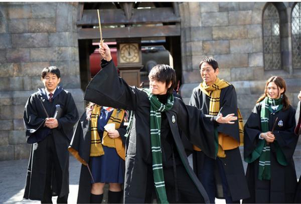 綾野剛、「USJ」を堪能！「ぐるナイ2時間SP」今夜