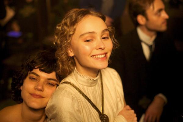 【予告編】ソーコvsリリー＝ローズ・デップ！ライバルが火花を散らす『ザ・ダンサー』