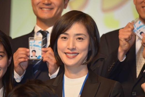 天海祐希、入社式にサプライズ登場！「プロデューサーになったら使ってね」