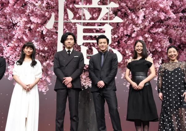 岡田准一、小栗旬との12年ぶり共演に歓喜「2人で抱き合いたい気持ち」