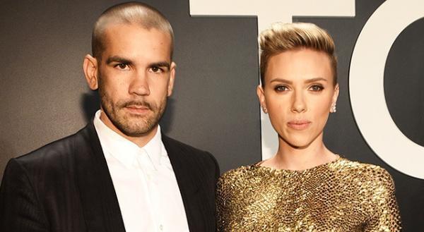 スカーレット・ヨハンソン、破局した夫とカクテル・パーティに出席