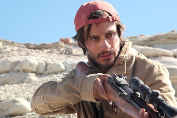 ガエル・ガルシア・ベルナル、美しくも極限の緊迫感『ノー・エスケープ』場面写真