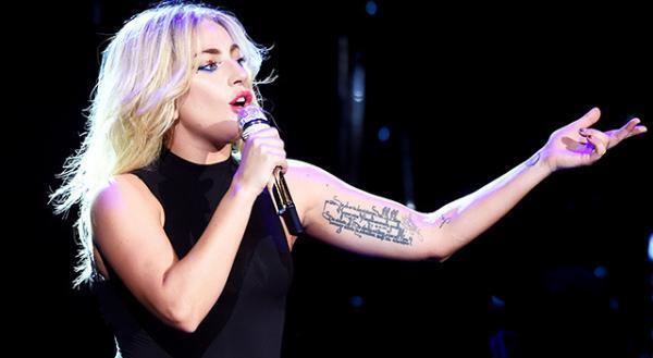 コーチェラ・フェス、レディー・ガガが新曲披露＆パーティーも大盛況！