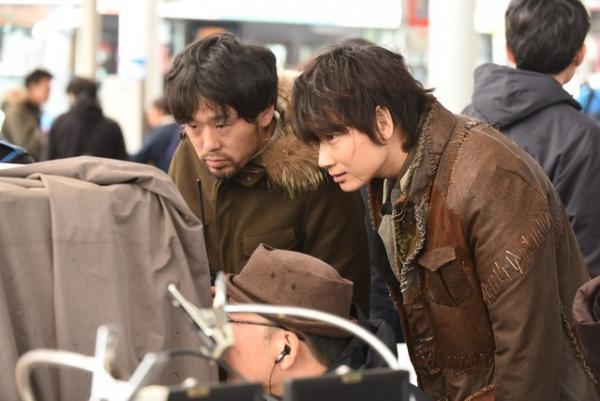 綾野剛、スタント無しの体当たり演技に注目！ 「フランケンシュタインの恋」メイキング動画