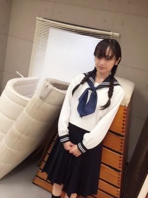 安達祐実、セーラー服姿を披露「35歳にもなってやばくない？」
