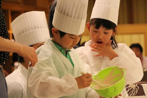 GW恒例ホテルの大人気企画！「お子様パティシエ教室＆ファミリーランチブッフェ」開催