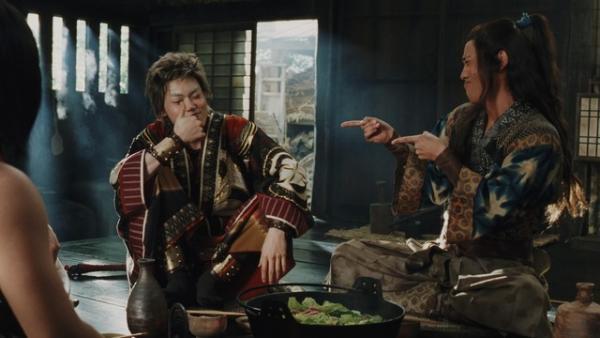 菅田将暉“鬼ちゃん”は結婚25年!?「夫婦円満の秘訣は…」 au新CM2本到着