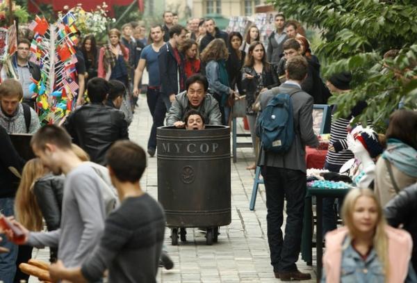 ジャッキー・チェン、街に水中に山に爆走！『スキップ・トレース』場面写真到着