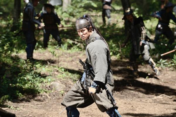大野智、最強の忍びが涙… 鈴木亮平との超絶バトルも『忍びの国』予告第2弾
