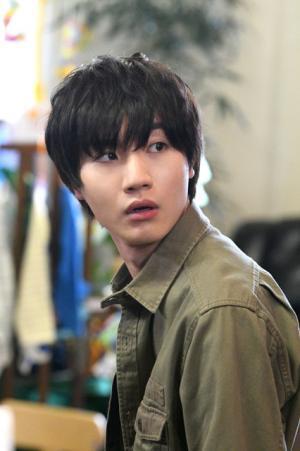 桜田通、「3人のパパ」で“さとり世代”の青年に！堀井新太は「大きい赤ちゃん」!?