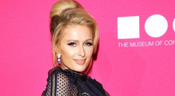 パリス・ヒルトン、「“セルフィー”を始めたのは私」と主張