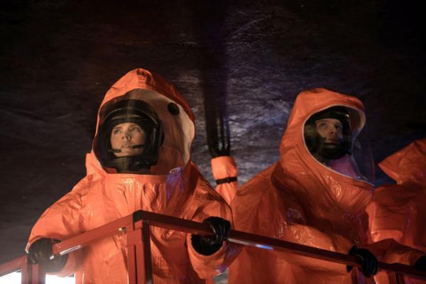 エイミー・アダムス、“謎の飛行体”の内部に初潜入！『メッセージ』本編映像