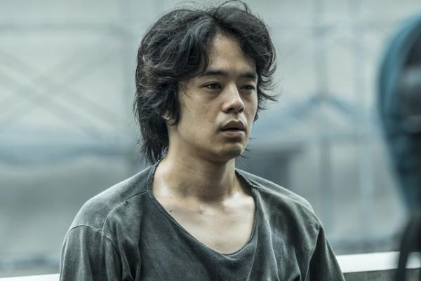 池松壮亮、松田龍平と初めてのガールズバーへ…『映画 夜空はいつでも最高密度の青色だ』本編映像