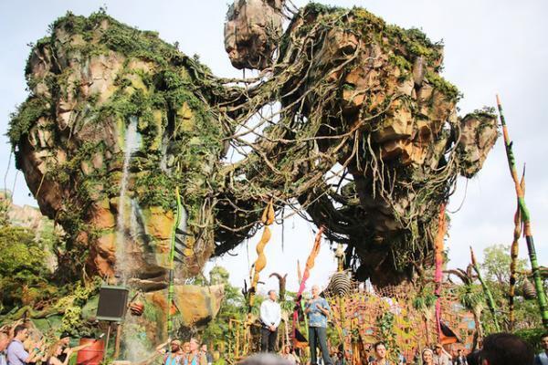 【海外ディズニー】キャメロン監督＆『アバター』キャストが大集結！「パンドラ：ザ・ワールド・オブ・アバター」セレモニー