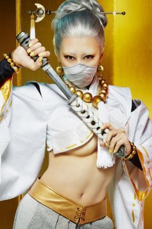 浅田舞 、“女優”初挑戦！ 肉体美もあらわな妖艶ビジュアル公開