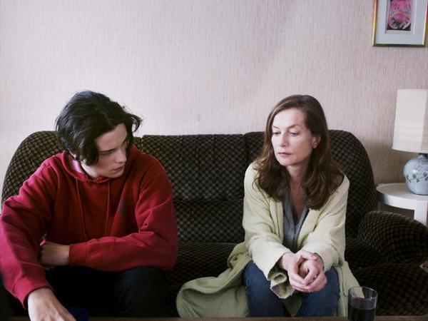 イザベル・ユペール「日本の観客に必ず響く」 映画『アスファルト』コメント映像公開