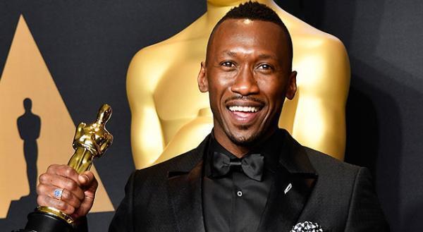 マハーシャラ・アリ、オスカー受賞後の人生の変化と人種差別を語る