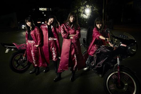 ピンクの特攻服が目立つレディースチーム“苺美瑠狂”ビジュアル公開！『HiGH&LOW』