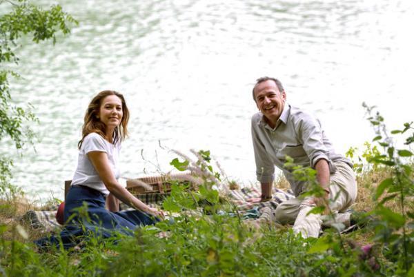 【予告編】カンヌからパリへ…素敵な旅から見えてくる人生へのメッセージ『ボンジュール、アン』