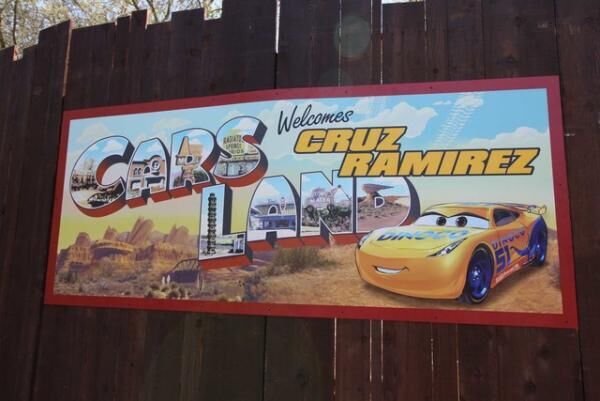 カリフォルニアのディズニー カーズランド に潜入 レーシングに参加も 17年6月25日 ウーマンエキサイト 1 4