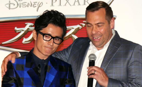 藤森タジタジ！『カーズ』最新作の監督に「とてもチャラい！」といじられる