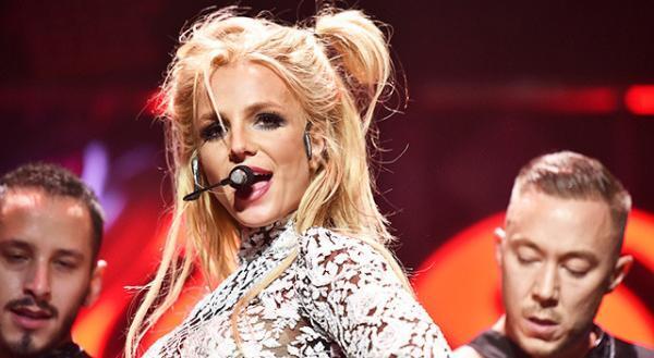 ブリトニー・スピアーズ、ライブでの口パク疑惑に「うんざり」