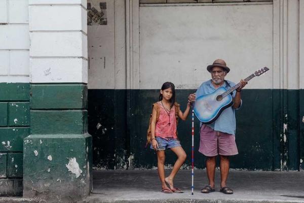 【特別映像】日本人監督が描くスラムの少女と盲目のギタリストの出会い…『ブランカとギター弾き』