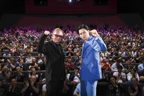 山崎賢人、『ジョジョ』で海外映画祭に初参加！仏語で「愛しています」