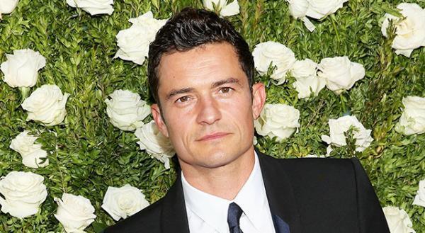 オーランド・ブルーム、親子3世代セルフィーを公開！