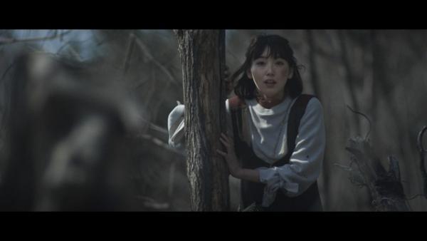 飯豊まりえ、山崎賢人を追って“旧石器時代”へ！ でも…「Galaxy」CM