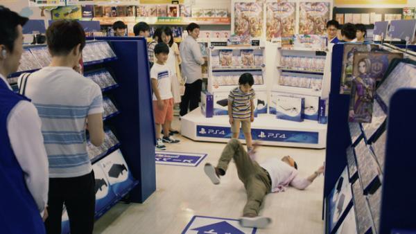 山田孝之、「やりたい、やりたい！」駄々をこねる父親に！ ドラクエXI新CM