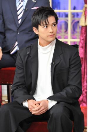 新田真剣佑、LA逆輸入俳優のストイックライフに迫る「しゃべくり007」