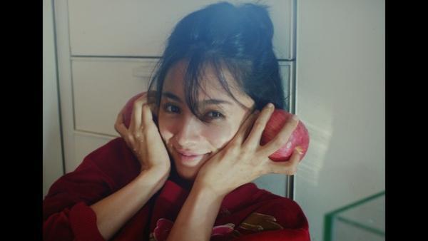 満島ひかり、Chara×岸田繁の豪華コラボMVに出演！「こんな彼女いたら…」