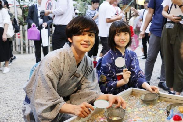 浜辺美波＆北村匠海、“天神さん”に大ヒットを祈願「あとは祈るだけ」