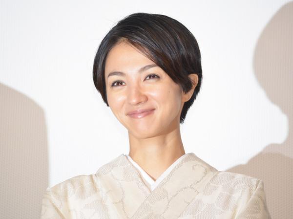 満島ひかり、奄美の子どもたちから大人気！ 共演俳優が嫉妬で蹴られるも笑み浮かべる