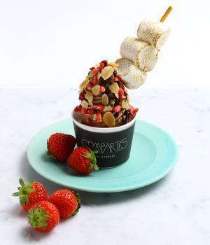 【3時のおやつ】ソフトクリームにマシュマロを大胆トッピング！「COMPARTES」青山店限定登場