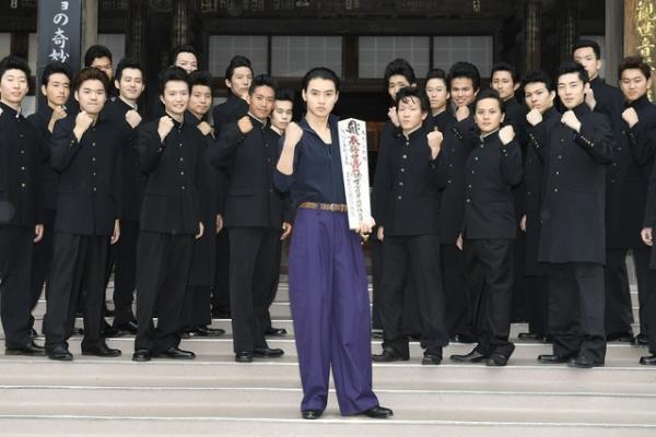 山崎賢人、“ジョジョ愛”をリーゼント男子へ熱弁！「ロマンだ」