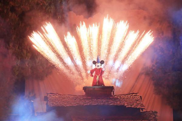 【海外ディズニー】夜の大人気ショー「ファンタズミック！」がカムバック！