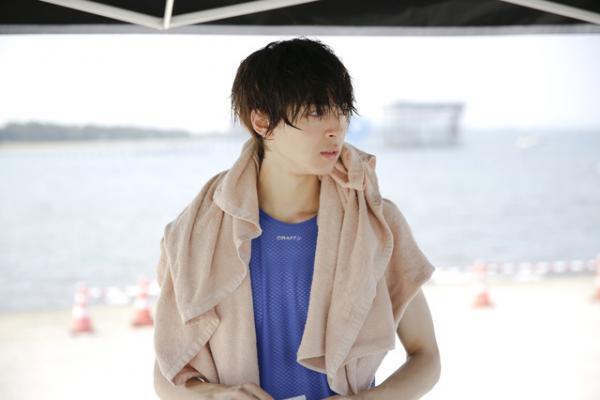 高杉真宙の濡れ髪オフショット入手！クールな先輩の弾ける笑顔にキュン『トリガール！』