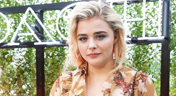 クロエ・グレース・モレッツ、愛犬の死をファンに報告