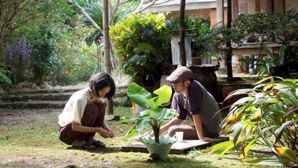 満島ひかり「あれは島の魔法だった」夜通し撮影後、監督と語らう『海辺の生と死』メイキング映像