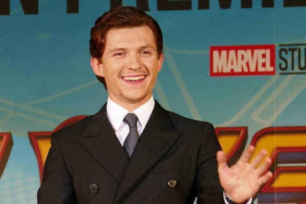 新スパイダーマン俳優、どしゃ降り歌舞伎町プレミアで“神対応”＆日本の夏満喫