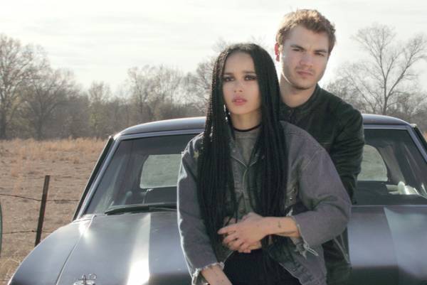 【予告編】ゾーイ・クラヴィッツ、愛のために撃つ…クライム・ラブストーリー『ロキシー』