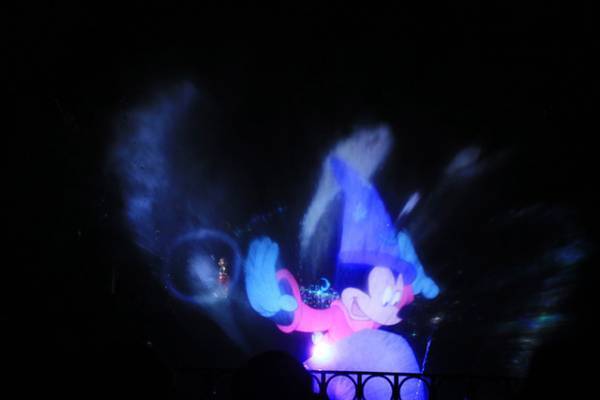 【海外ディズニー】「ファンタズミック！」のネット生中継が決定！日本時間10日に