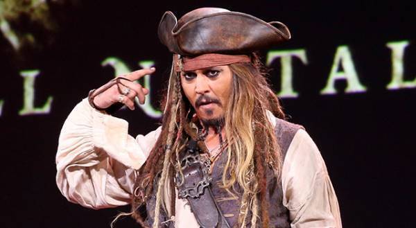 ジョニー・デップ、“ジャック”・スパロウ”の衣装と旅!?