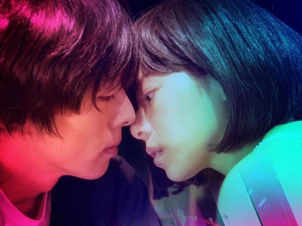 桜井ユキ＆高橋一生、キス寸止め写真公開『リミット・オブ・スリーピング ビューティ』
