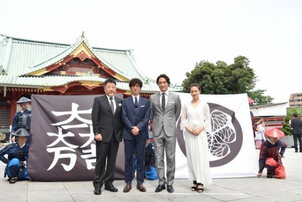 岡田准一、滝藤賢一を絶賛！ 「めちゃくちゃ秀吉」中越典子は出産後初イベント