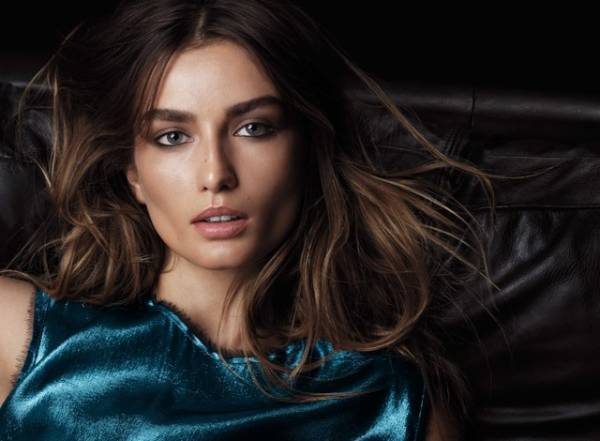 クールなエフォートレスメイクを演出、「ボビイ ブラウン」2017年秋の限定コレクション！