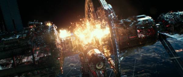 銀座に直径5mの雹が!? 超異常気象の原因は宇宙ステーション…『ジオストーム』公開決定