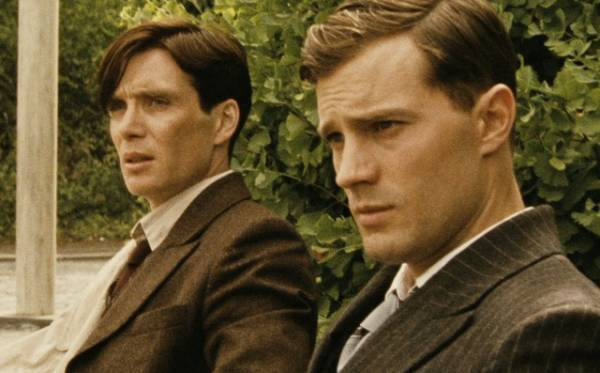 キリアン＆ジェイミー、撮影もこなす監督に感銘！『ハイドリヒを撃て』インタビュー映像入手